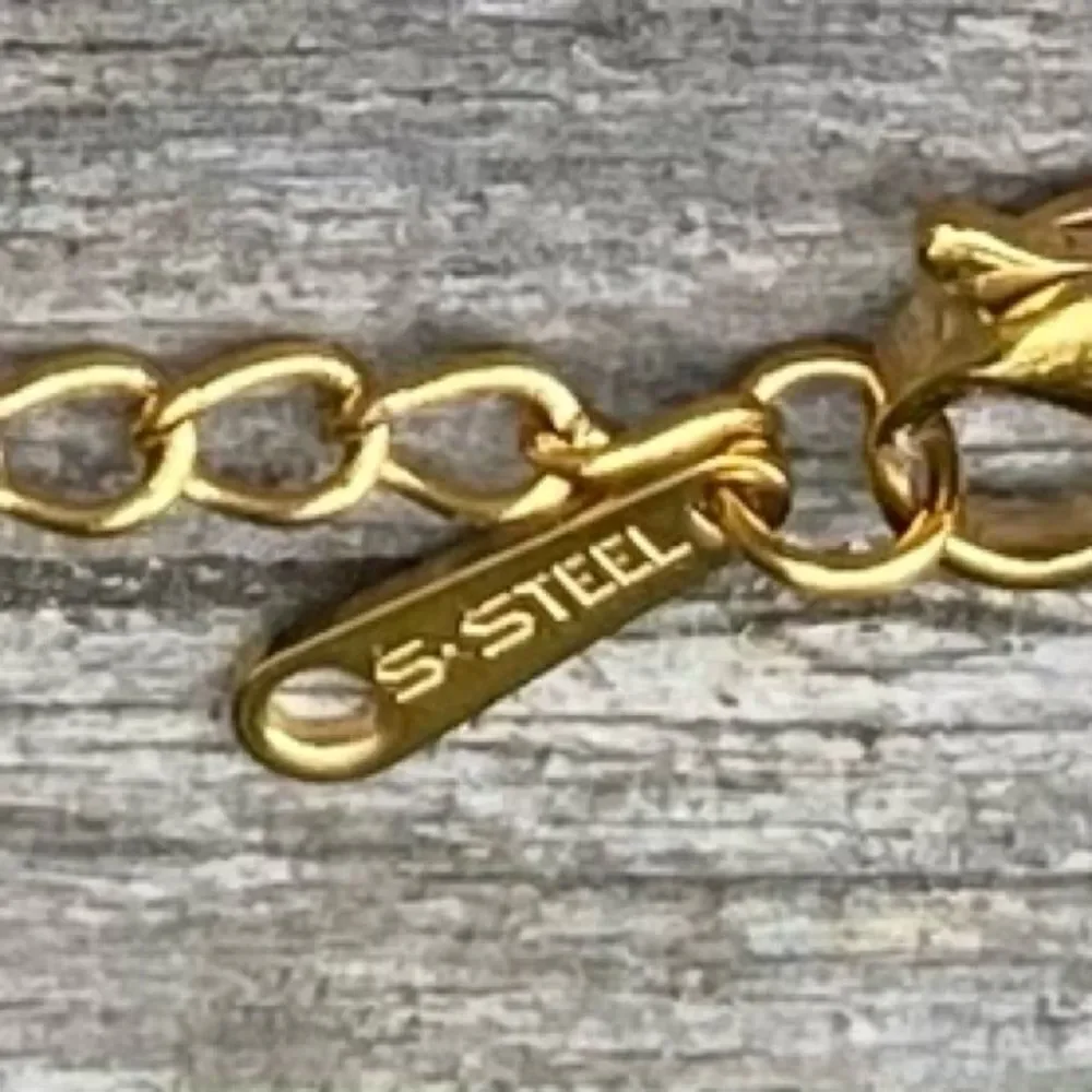 New Unbranded White and Gold Clover Bracelet. NWOT!